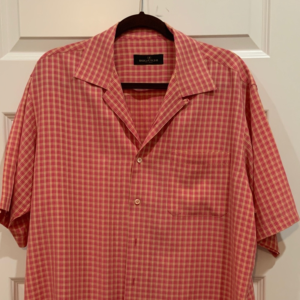 Bugatchi Coral and Yellow Checkered Button Front Short Sleeved Shirt.  Men’s L
